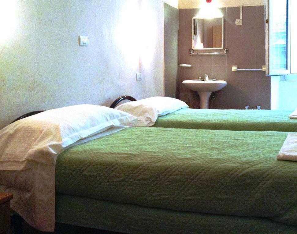 Hotel Bernheof Genua Exteriör bild