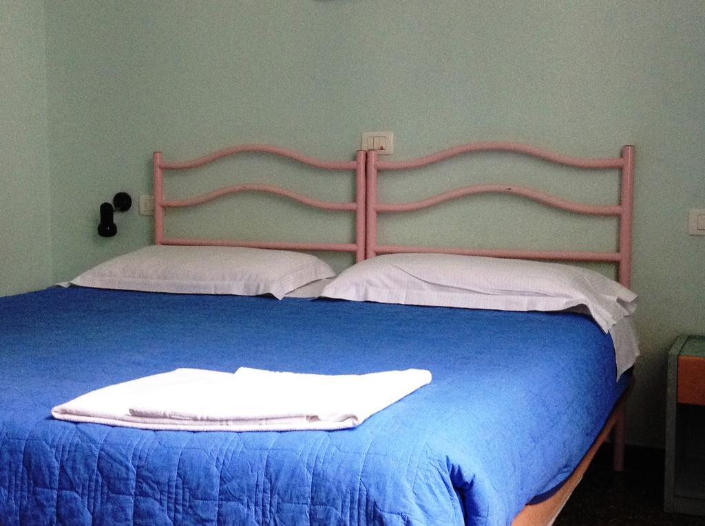 Hotel Bernheof Genua Rum bild